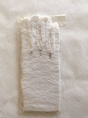 Перчатки белые гипюровые короткие