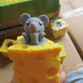 Игрушка мялка Сыр с мышкой серой